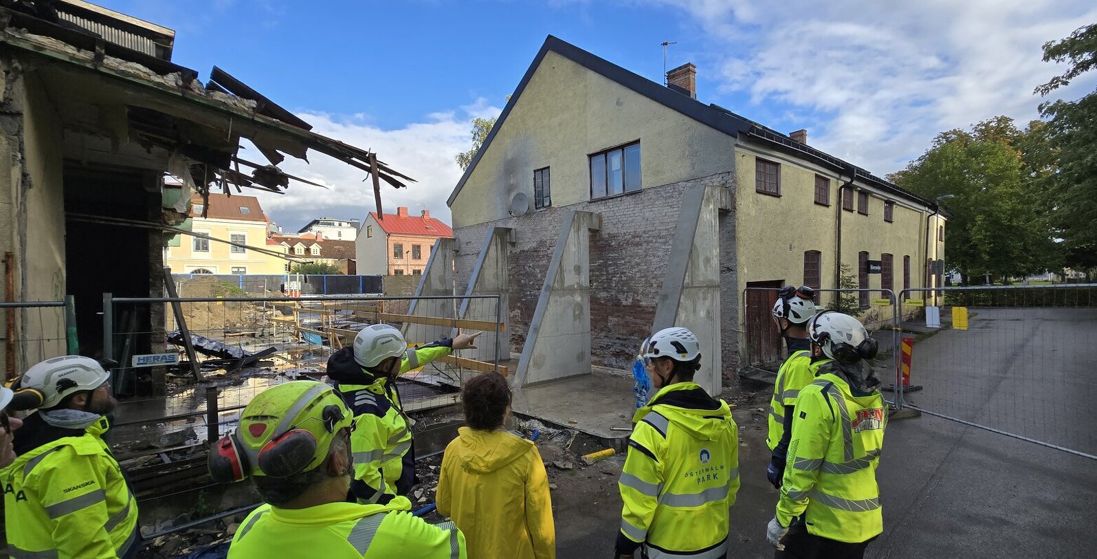 Rivningsarbetet i kv Vapenbrodern övervakades av bland annat arkeologer